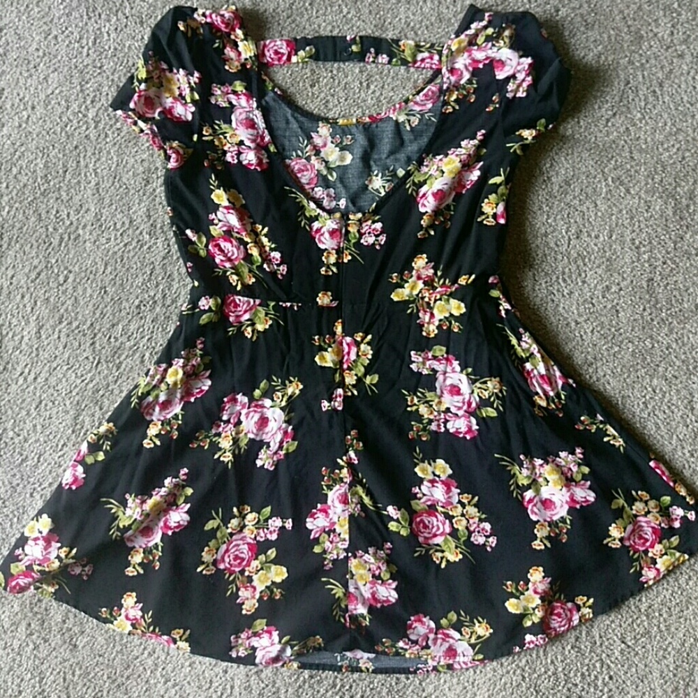 A Forever 21 gorgeous rose and black dress!